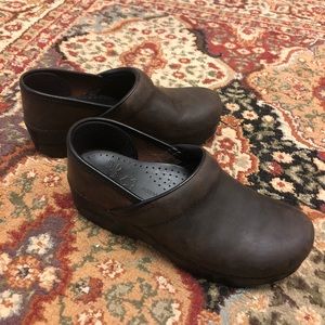 Antique brown dansko clogs